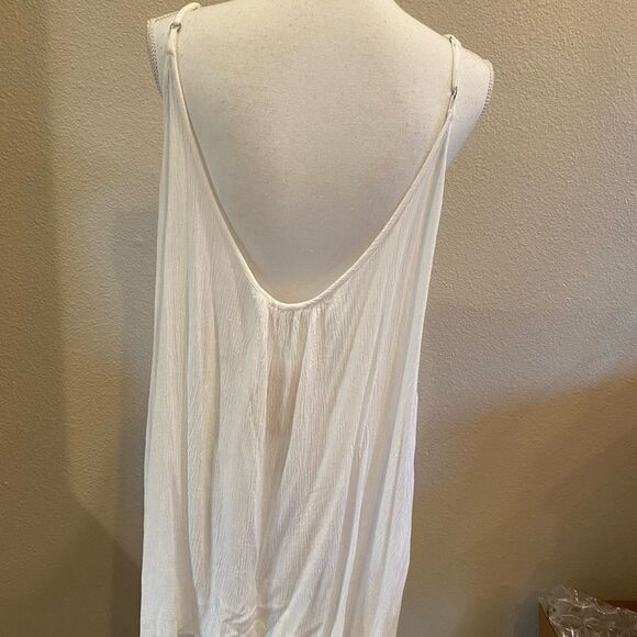 Elegant White Sleeveless Swim Cover - Picture 4 of 4